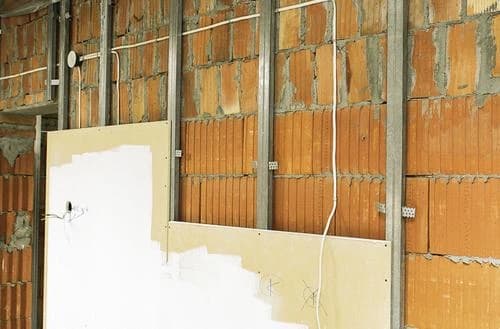 zabudowa z płyt kartonowo gipsowych