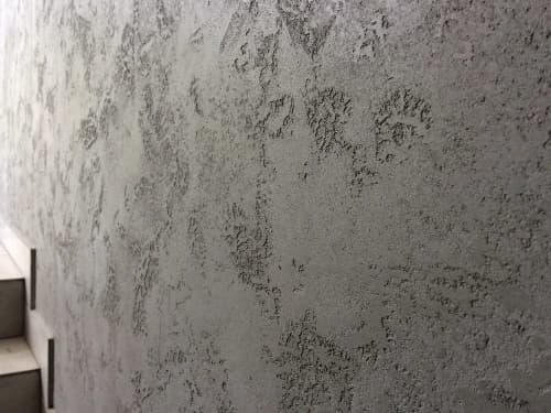 Beton architektoniczny na ścianie